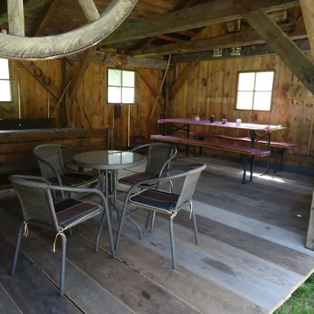 Bianca Hasler - Stallbauer Daire Pusterwald